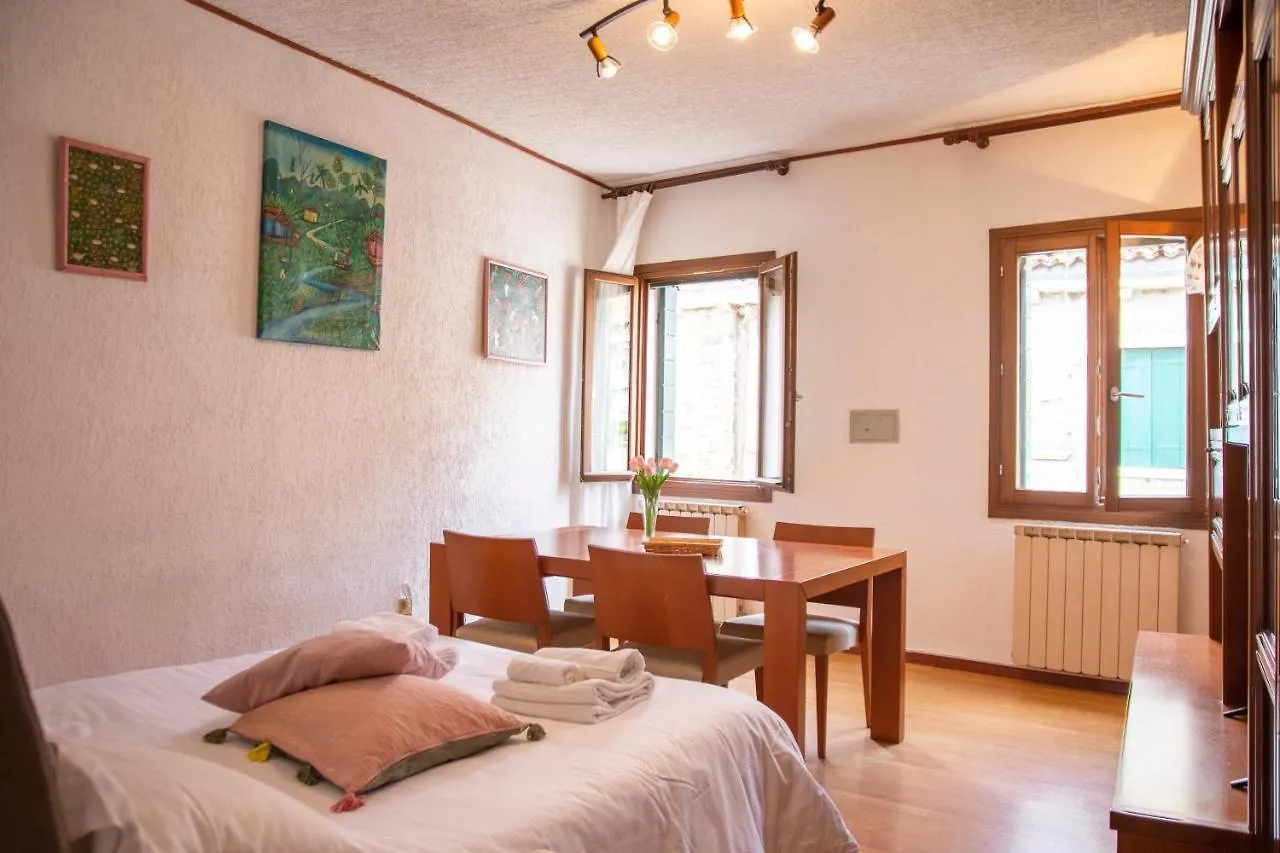 Bricola Biennale Apartments Venedik İtalya