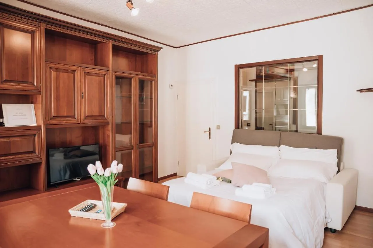 Bricola Biennale Apartments Venedik İtalya