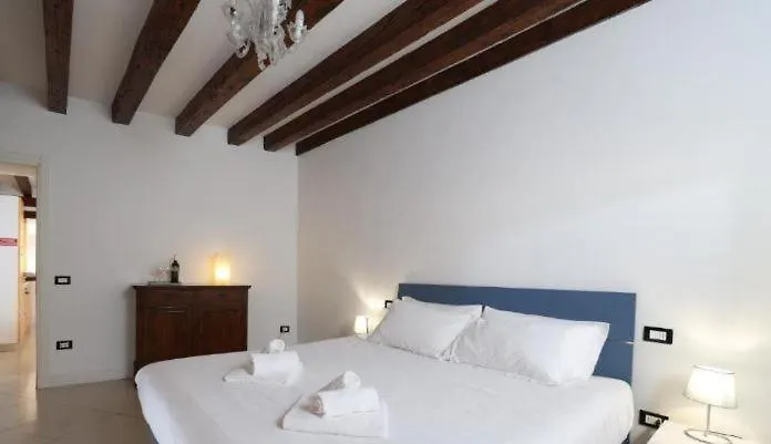 Bricola Biennale Apartments Venedik İtalya