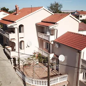 https://apartments-desanka.primorje-gorskikotar.com