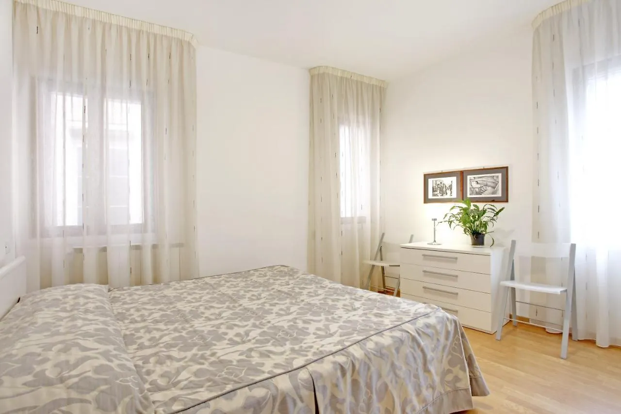 Bricola Biennale Apartments Venedig Italien