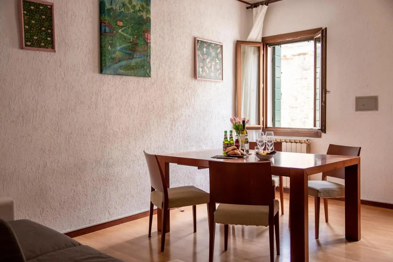 Bricola Biennale Apartments Venecia