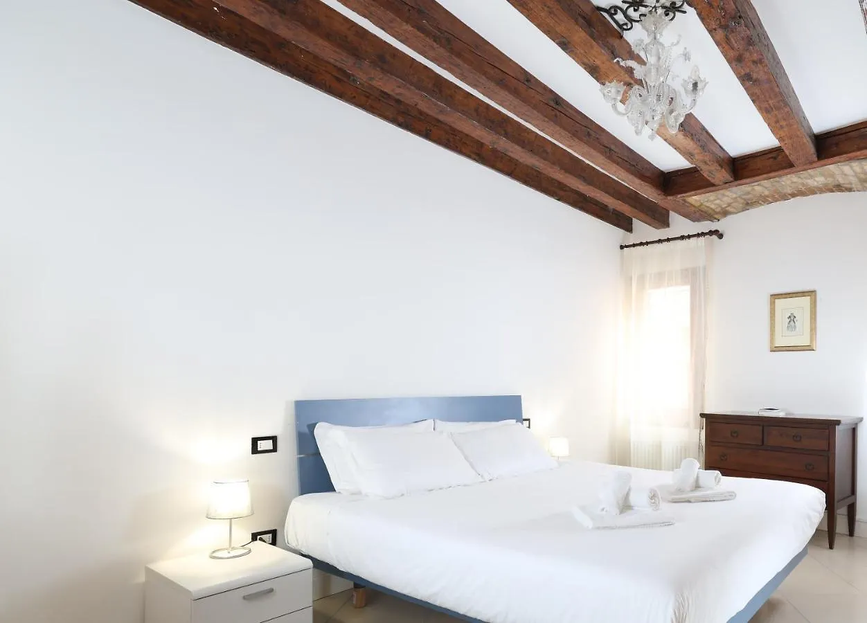 Bricola Biennale Apartments Venecia