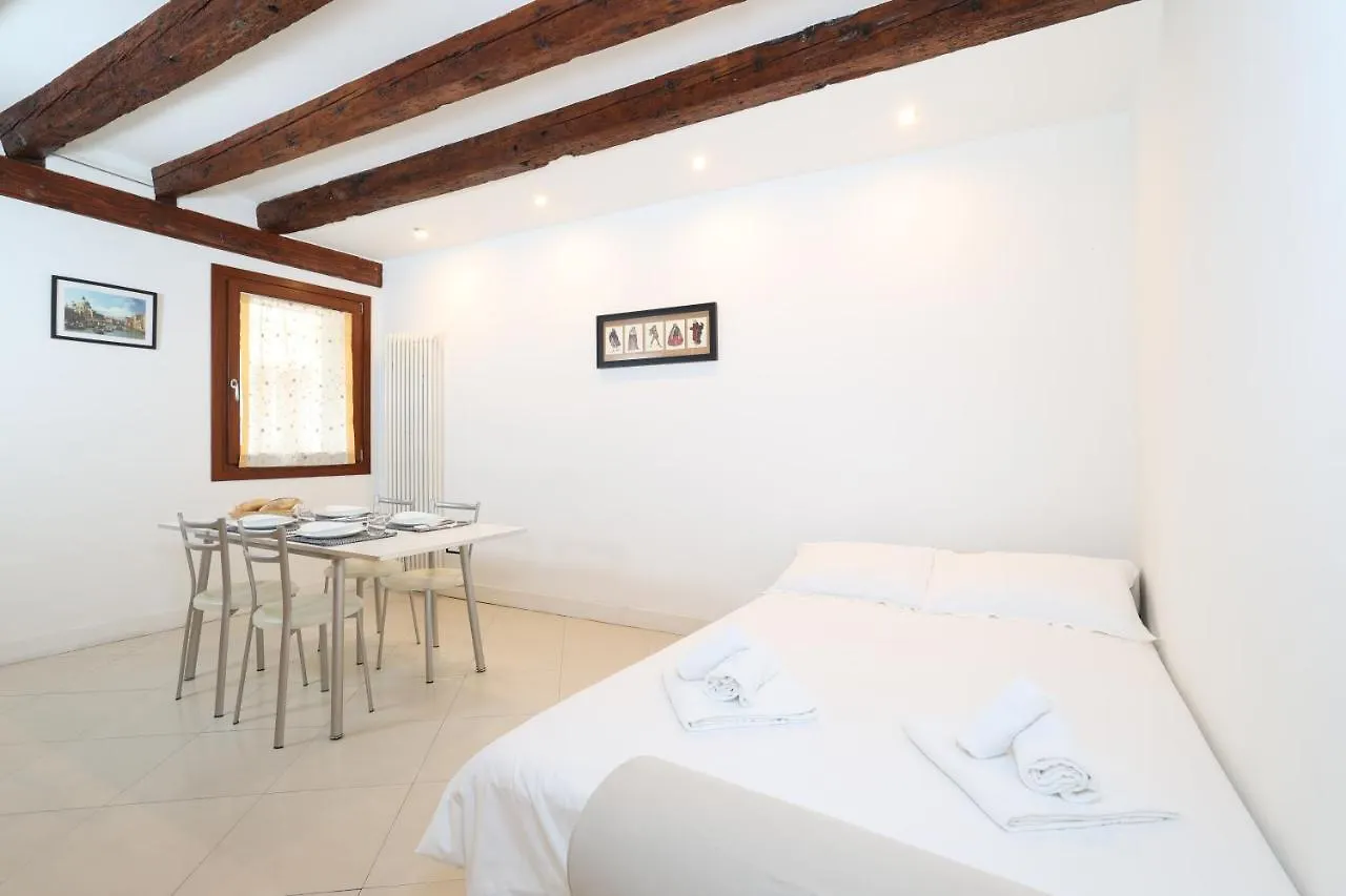 Bricola Biennale Apartments Venedig