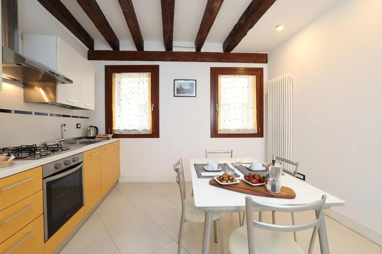 Bricola Biennale Apartments Βενετία Ιταλία