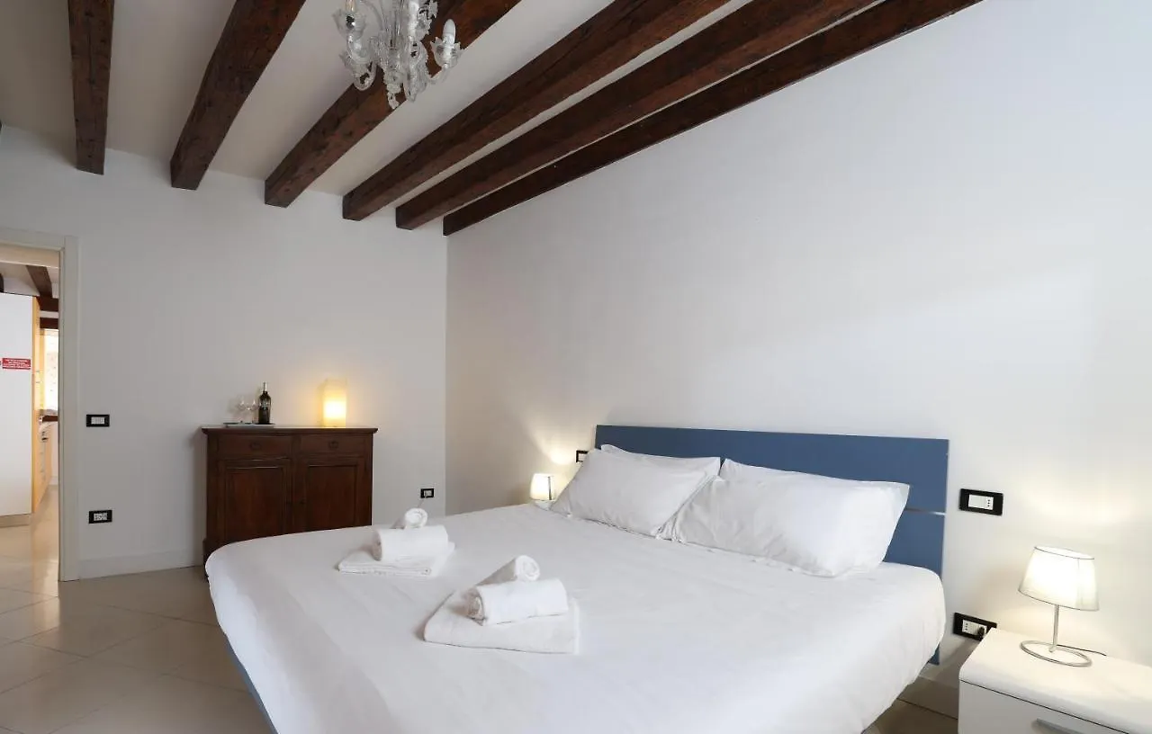 Bricola Biennale Apartments Venecia