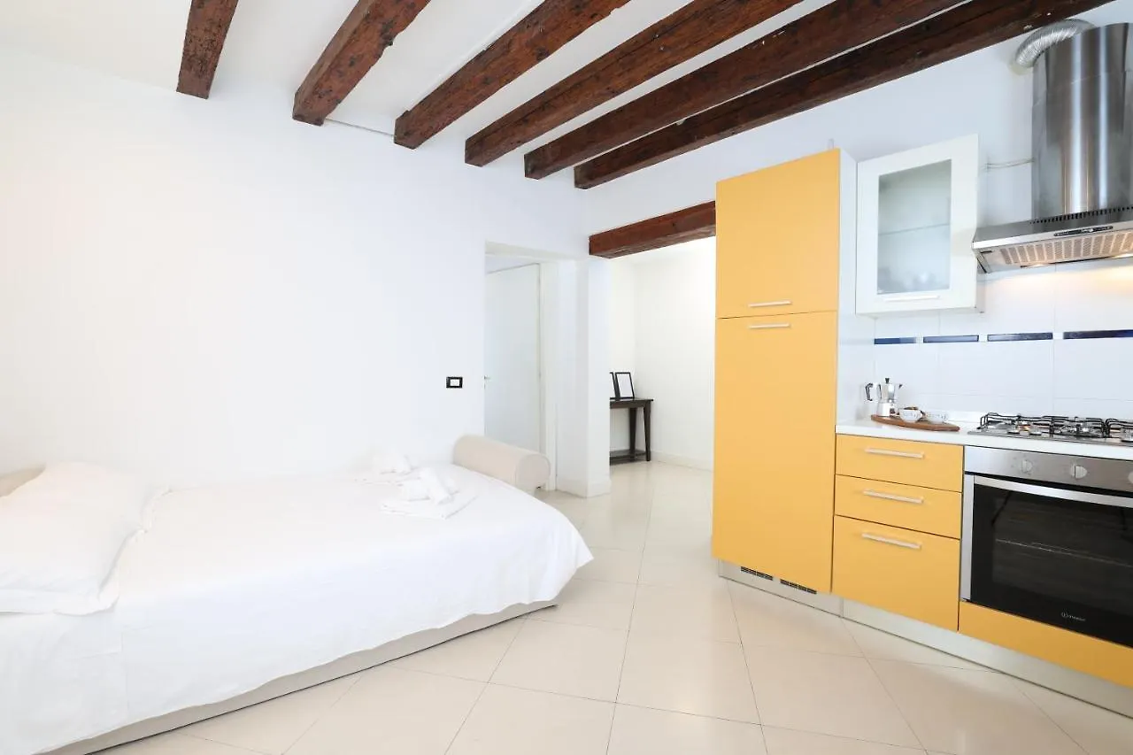 Bricola Biennale Apartments Venecia