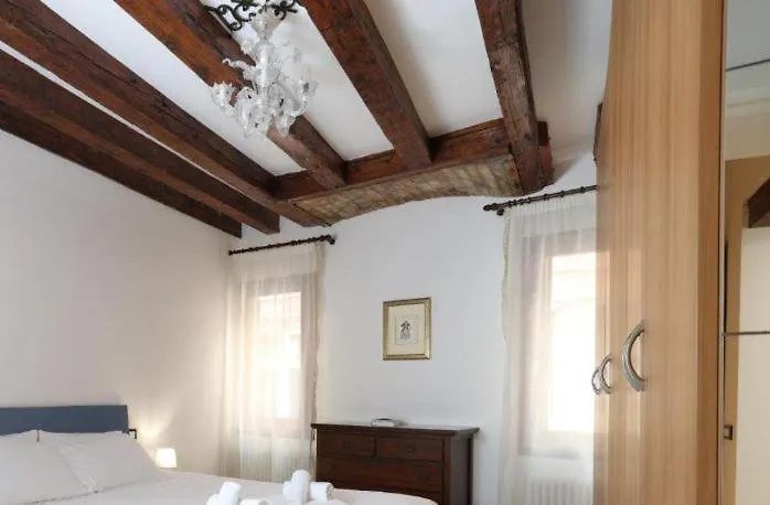 Bricola Biennale Apartments Venecia 0*,